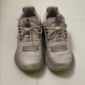 On Running White and Pink Cloudnova